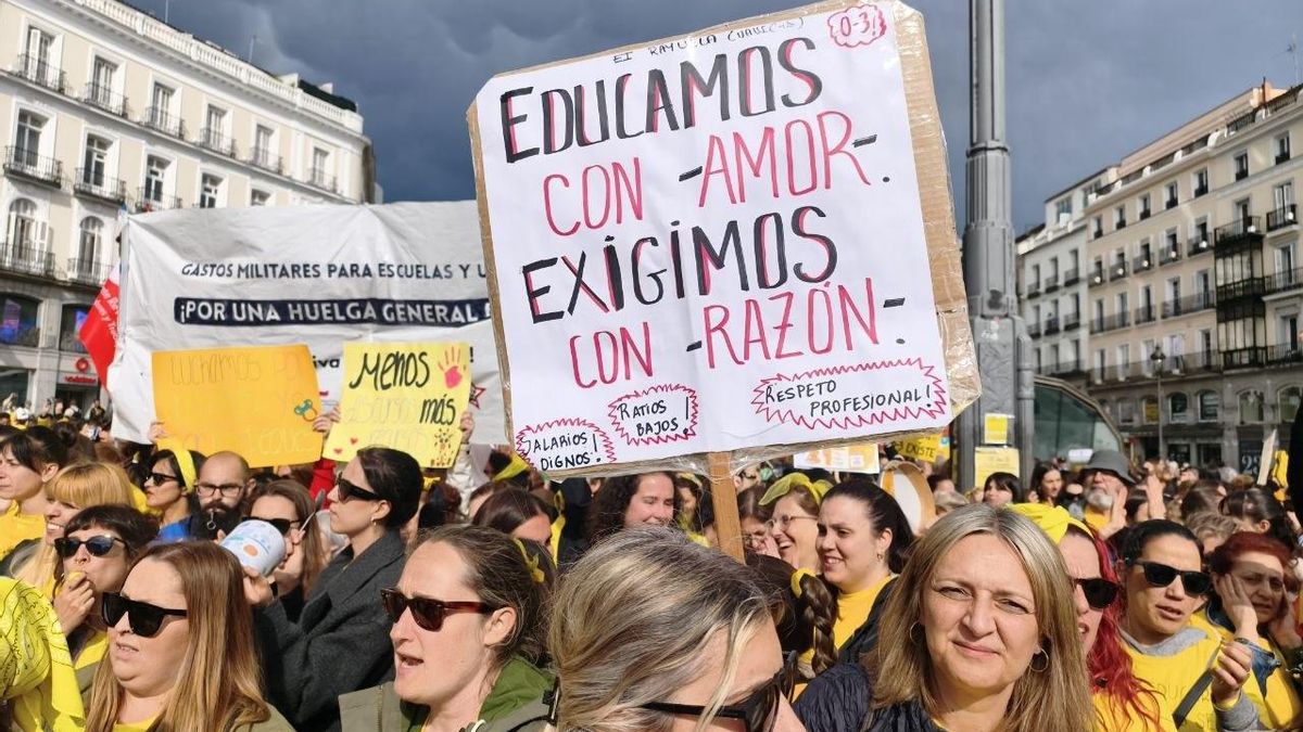 Carteles en la manifestación de personal de educación infantil en Madrid.