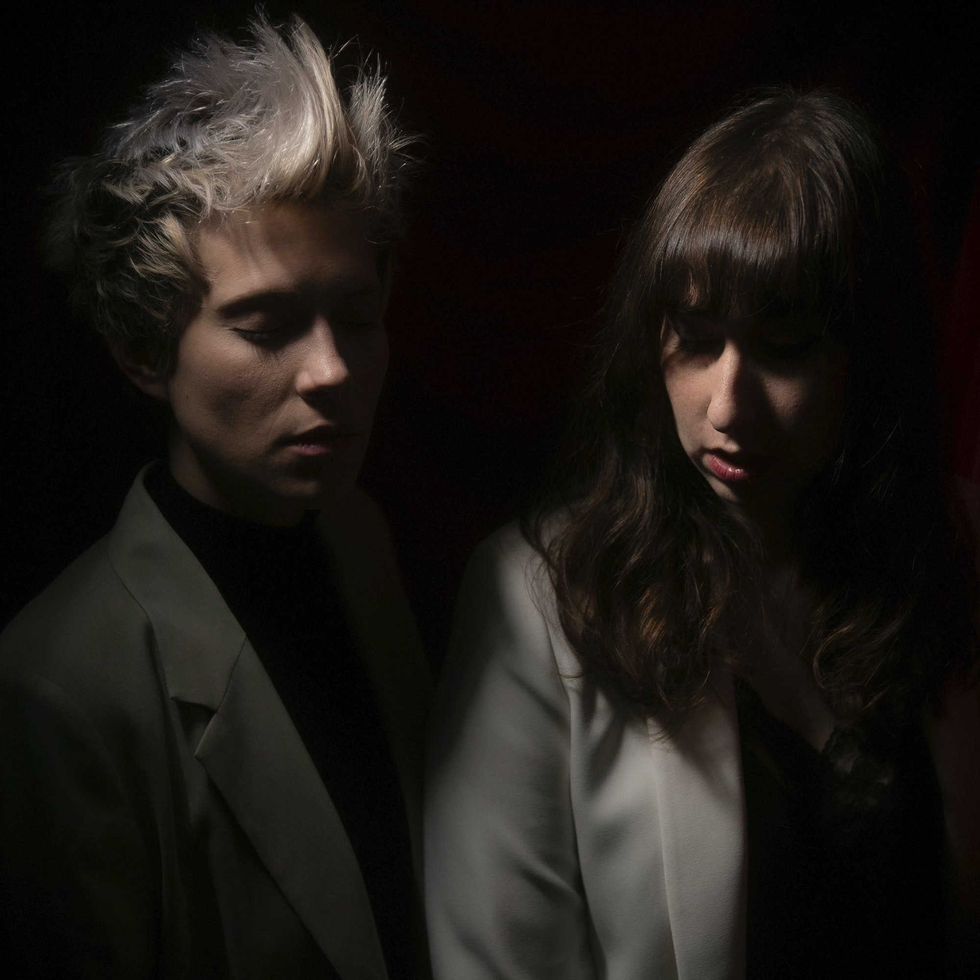 Una imagen promocional del single de Lady Banana 'Domino'