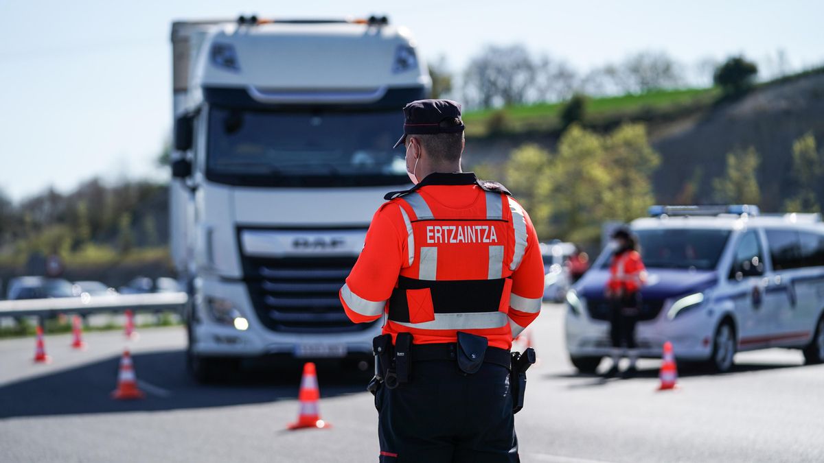 Los transportistas critican el "veto radical" a camiones por Euskadi a causa del eclipse: "Asfixia al sector"