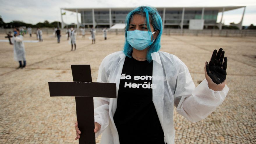 Brasil registra una reducción en el número diario de muertes y contagios por la covid-19