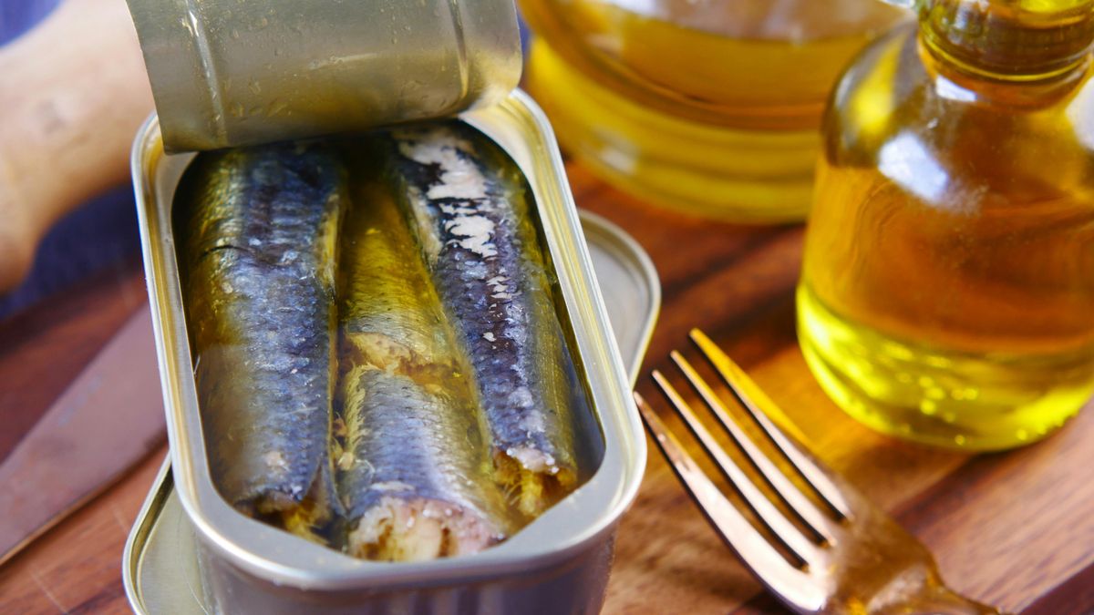 Anchoas, atún o encurtidos: cuál es el lugar de la cocina indicado para guardar las latas de conservas y por qué