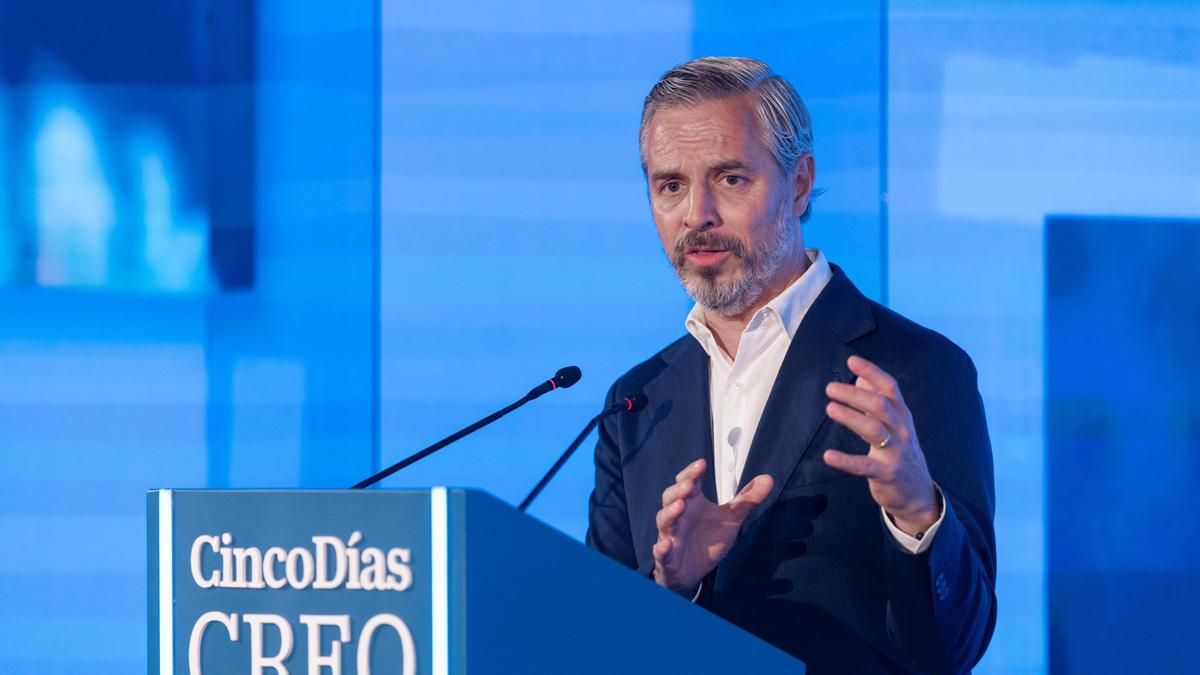 El Vicesecretario de Economía del Partido Popular, Juan Bravo, durante la tercera edición del Foro CREO, en el Hotel Westin Palace de Madrid, a 15 de octubre de 2026, en Madrid (España). El foro, que ha sido organizado por el diario Cinco Días, se celebra