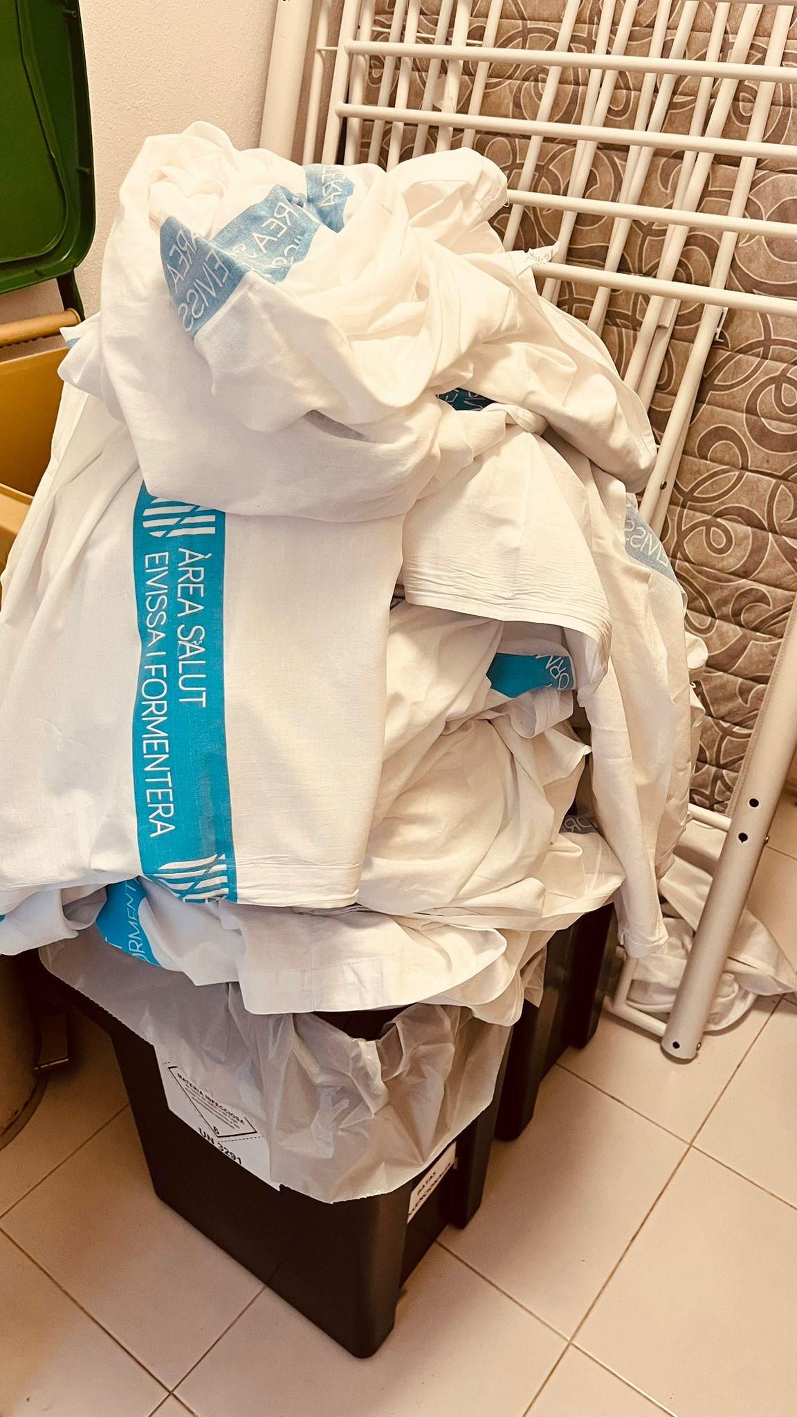 Situación de la base de Sant Agustí, sin personal para recoger la ropa de camillas.