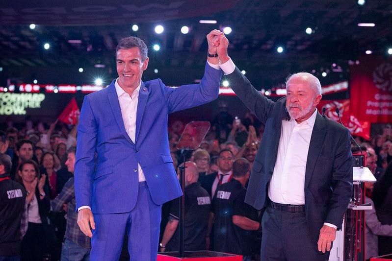 Pedro Sánchez y Lula da Silva, en el cierre de la cumbre anti ultraderecha.