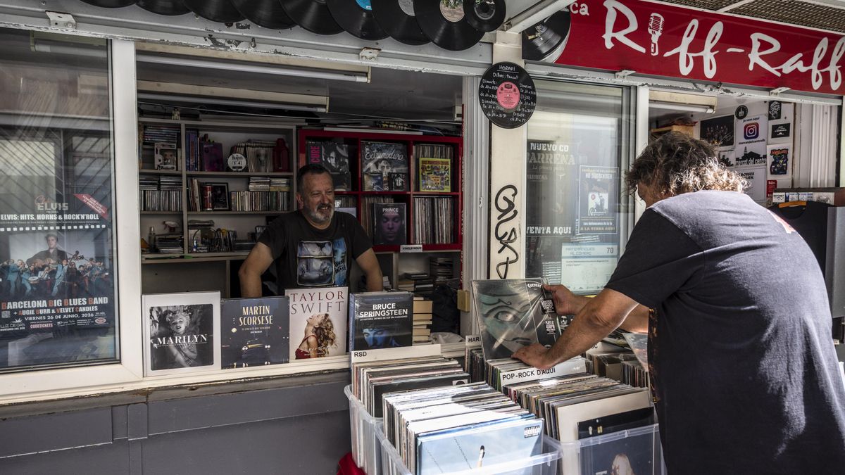 Discos Riff Raff está situado en una parada del Mercat del Centre de L'Hospitalet