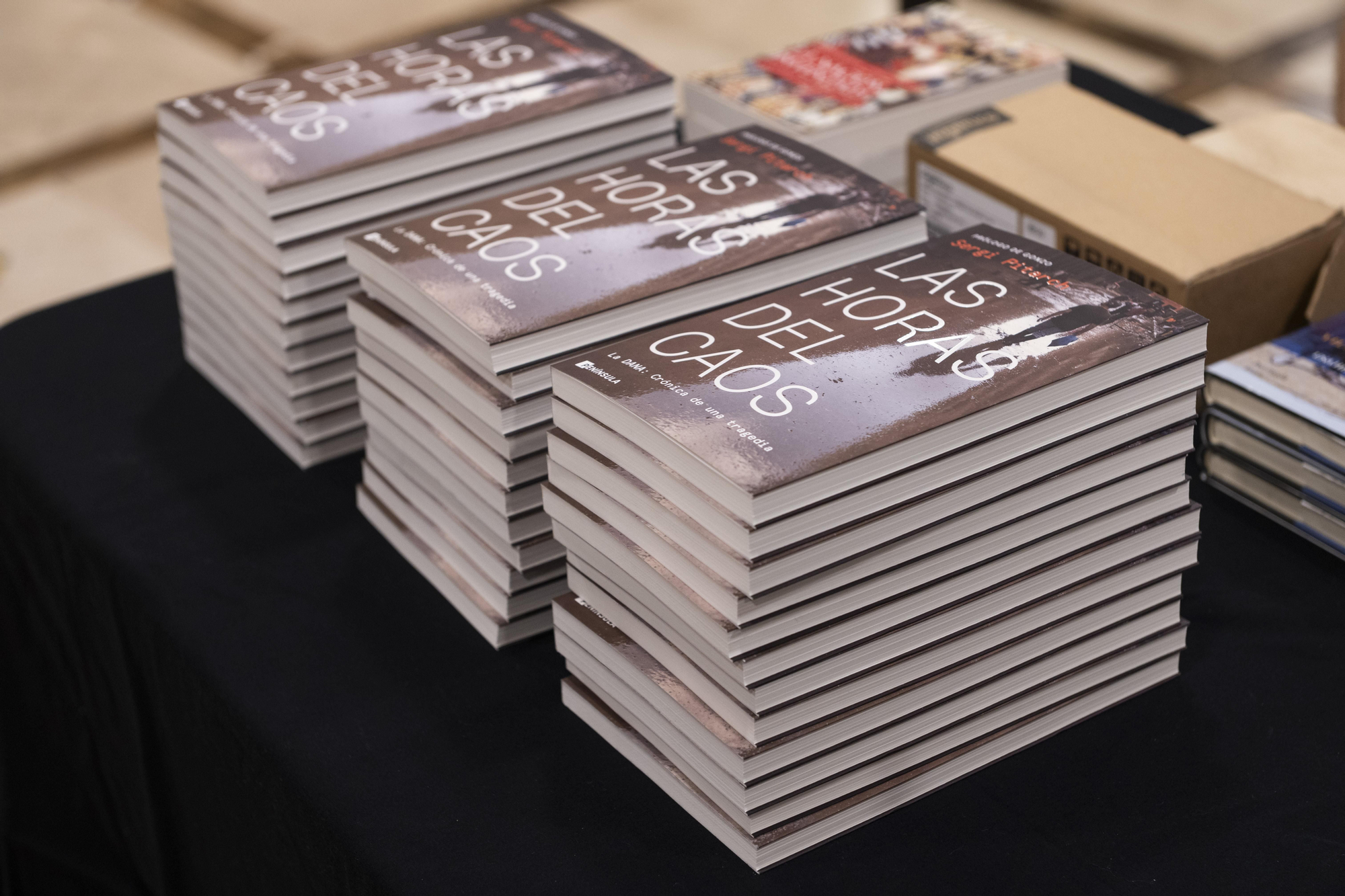 'Las horas del caos', una publicación de Sergi Pitarch sobre aquella jornada que señala con nombres y apellidos a los responsables de la tragedia de la dana que recoge los testimonios de quienes la vivieron