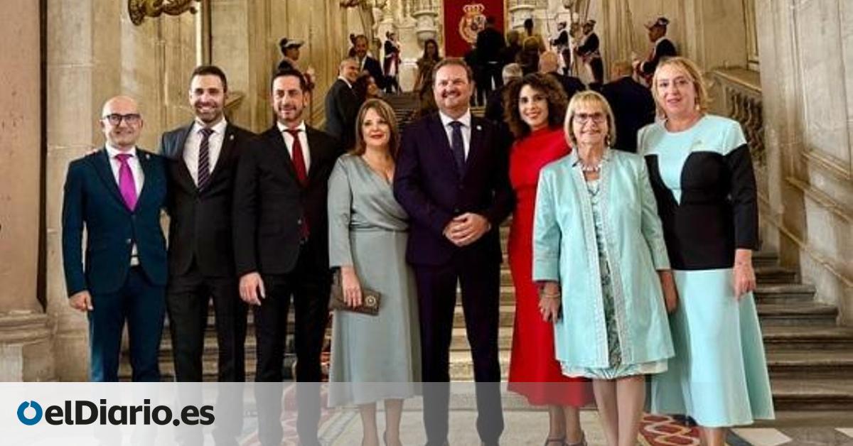 Alcaldes de la dana y Mompó acuden a la recepción de los reyes tras bajar a amarilla la alerta por lluvias