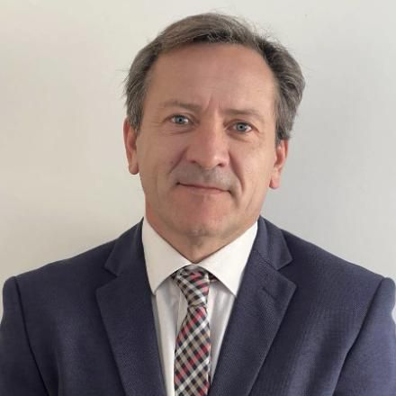 Gabriel Esterelles, expulsado de la Oficina de Presupuesto del Congreso.