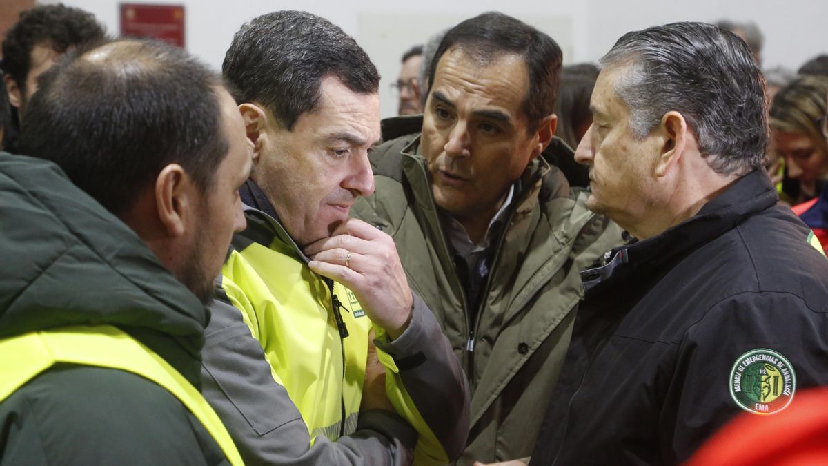 Juanma Moreno, tras su llegada a Adamuz