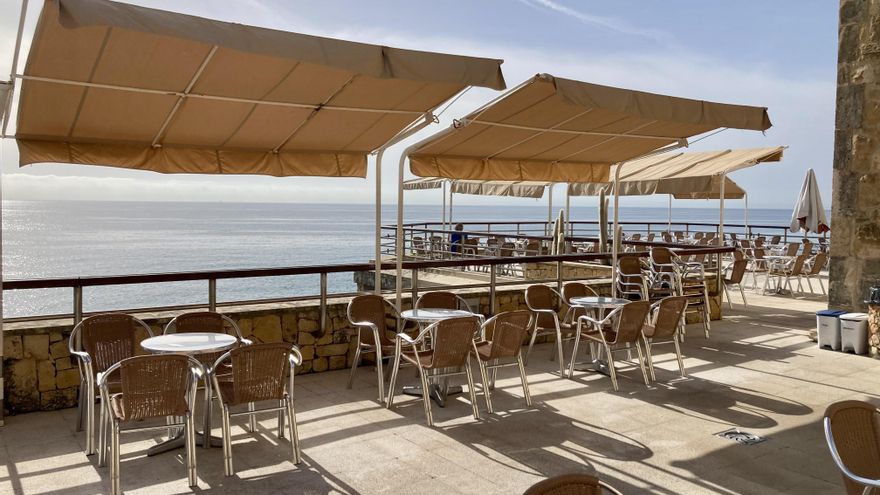Una de las terrazas del castillo del Banco de España en Roda de Berà (Tarragona).