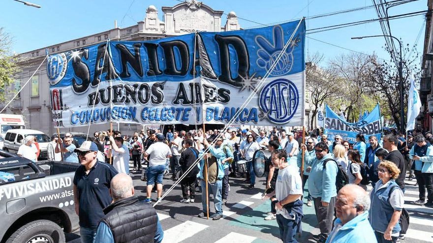 Los trabajadores de la sanidad paran 24 horas en reclamo de una recomposición salarial