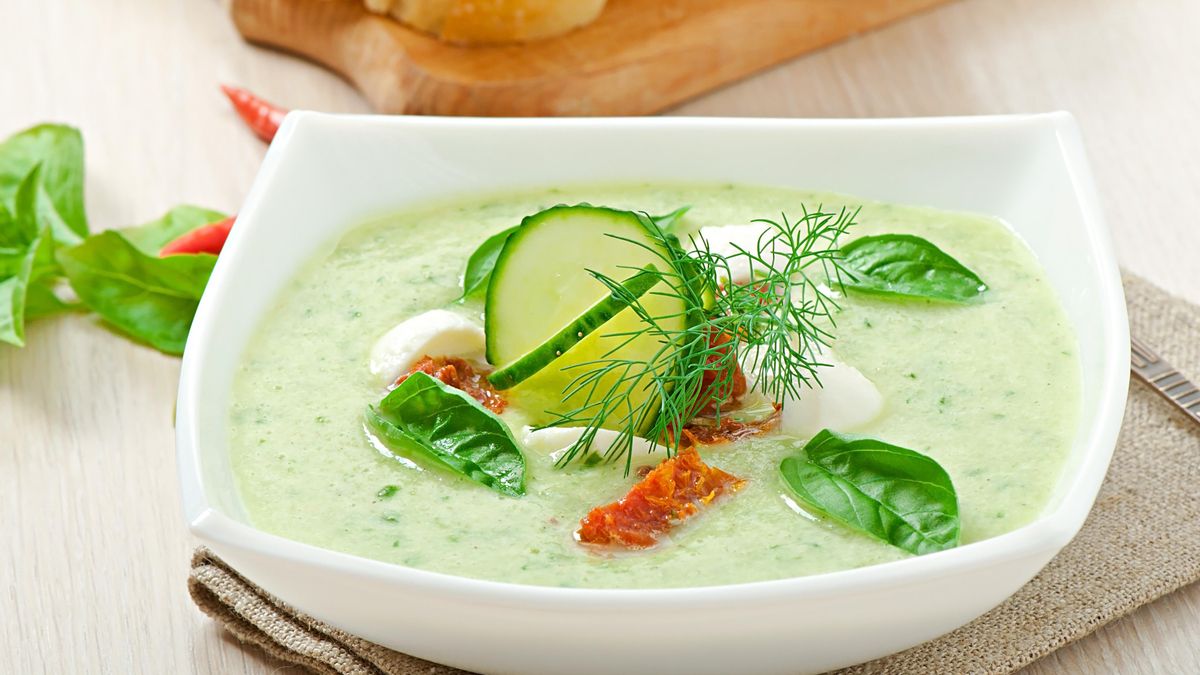 Sopa fría de pepino con laban