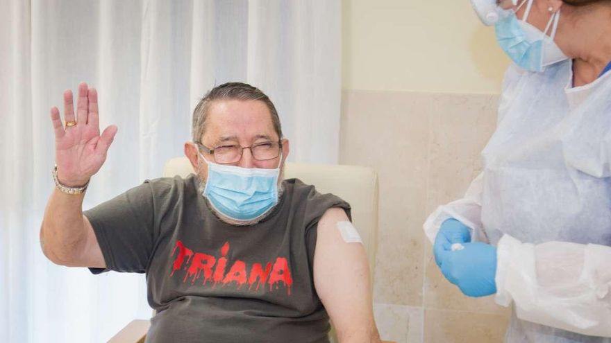 España inyecta las primeras vacunas contra la COVID-19 entre la emoción y la incertidumbre por el futuro