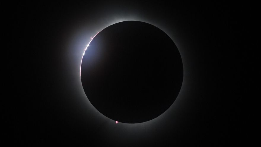 Quedan justo dos meses para el gran eclipse solar y estos son los mejores lugares y consejos para disfrutarlo