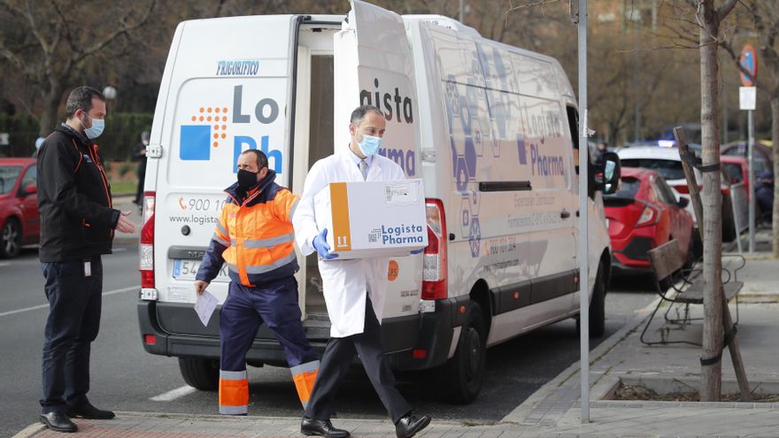 La llegada de las primeras vacunas a la residencia de Vallecas