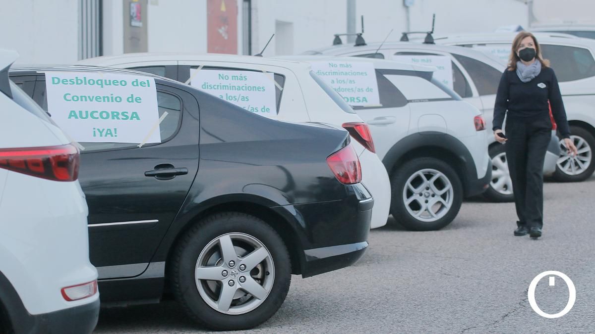 Caravana de coches de trabajadores de AUCORSA