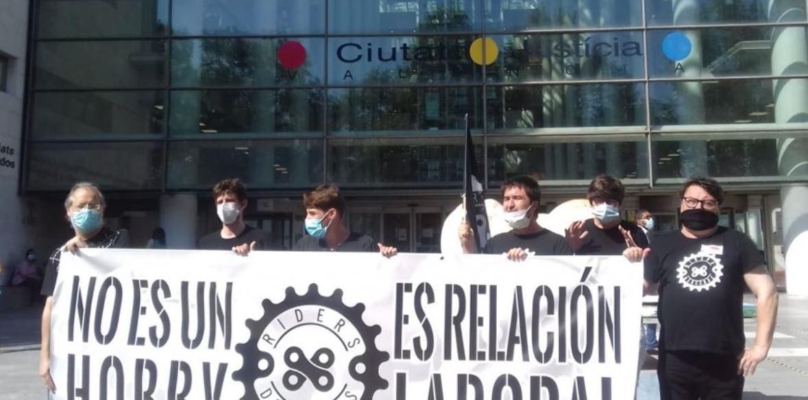 Los 'riders' se organizan desde hace tiempo para que se reconozca su relación laboral