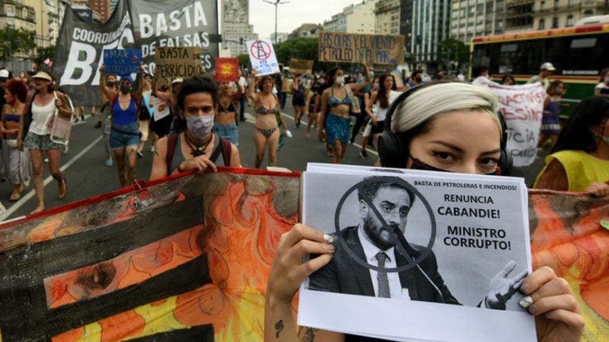 "Es NO sin grieta": miles de personas marcharon contra la exploración petrolera en Mar del Plata