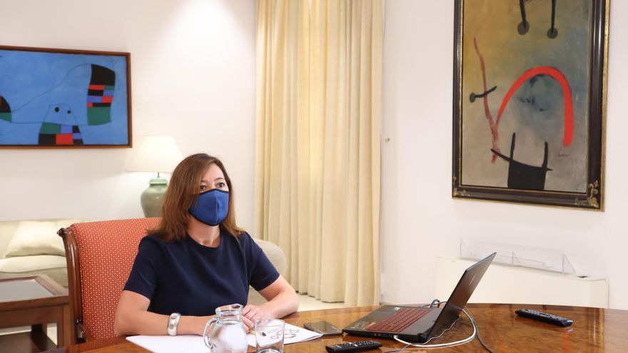 La presidenta de Baleares asegura que respetó las medidas anticovid tras ser vista en un bar de madrugada