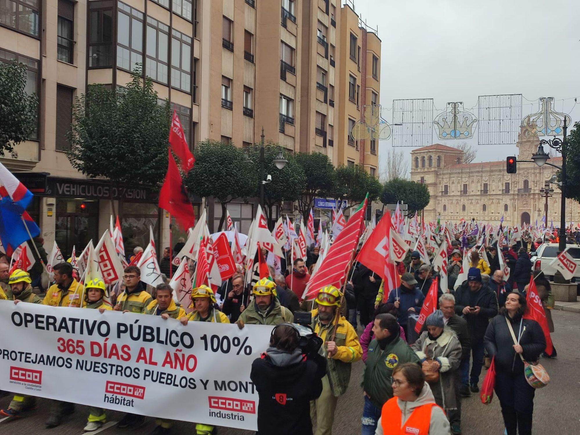 Manifestación en León contra las políticas de incendios forestales de la Junta