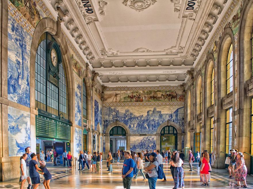 Azulejos en el vestíbulo de la Estación de Sao Bento. Uno de los hitos de Oporto.