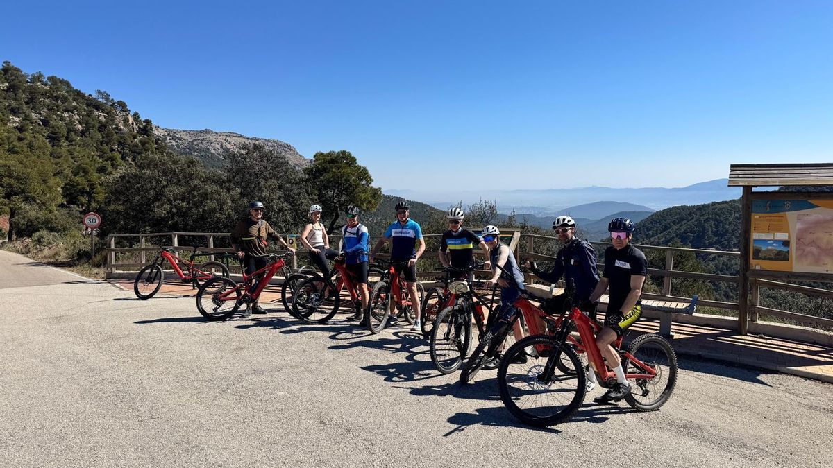 Los turoperadores nórdicos durante una de las rutas cicloturísticas