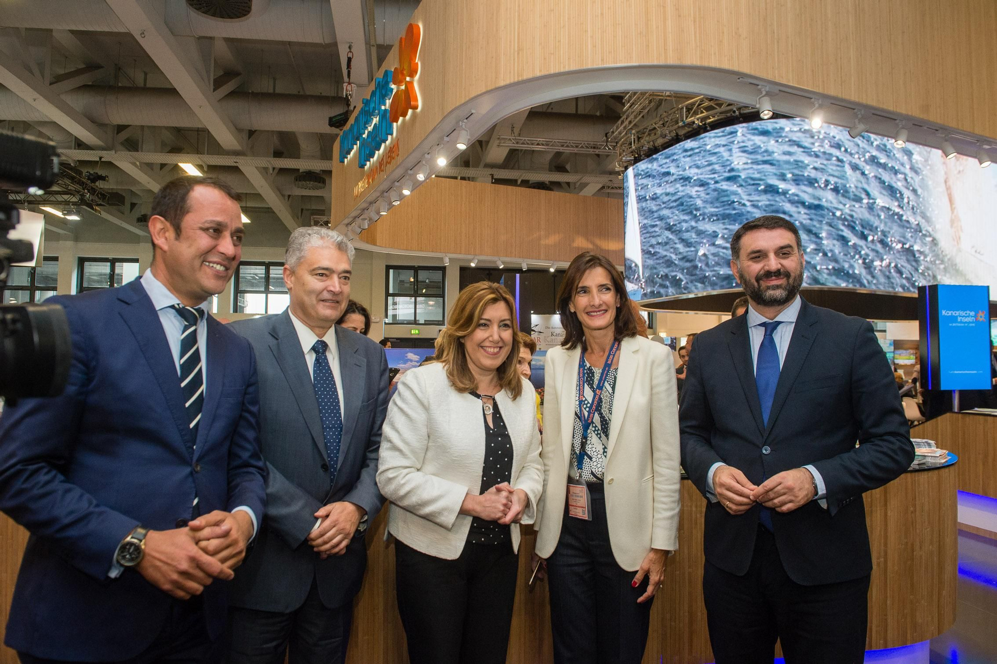 María Teresa Lorenzo, junto a la presidenta de Andalucía, Susana Díaz, en la ITB