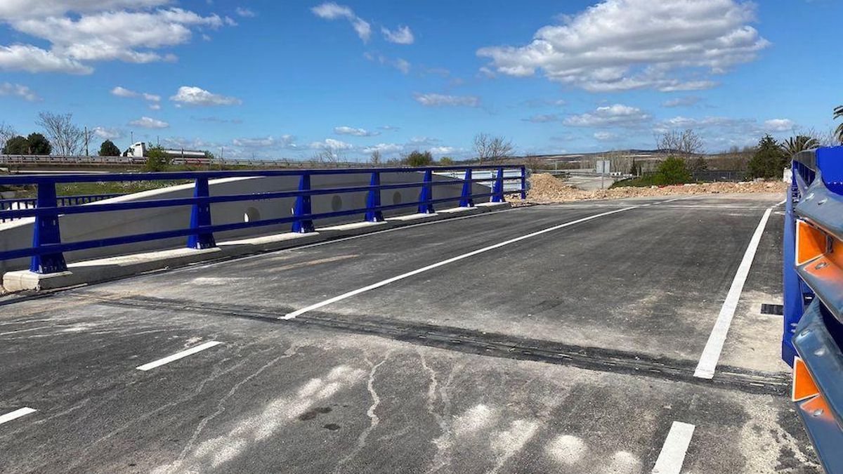 Un hombre de 32 años resulta herido tras caer con su coche al canal de Lodosa en Calahorra