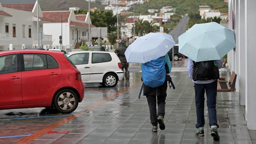 En la imagen, el municipio de La Frontera, en la isla de El Hierro, donde la lluvia al igual que en otros puntos del archipiélago se ha dejado sentir este miércoles. EFE/Gelmert Finol