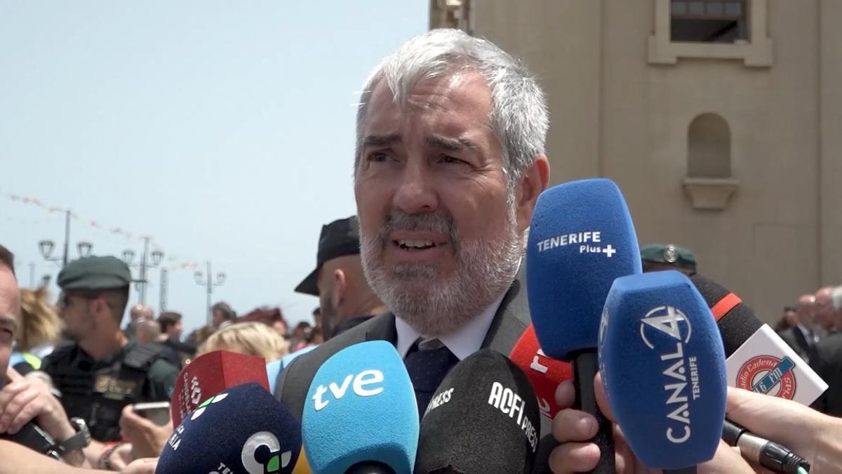 El presidente de Canarias, Fernando Clavijo, en declaraciones a los medios tras asistir a los actos en honor a la Virgen de Candelaria, en Tenerife, habla sobre su próximo reunión con Pedro Sánchez en Lanzarote.