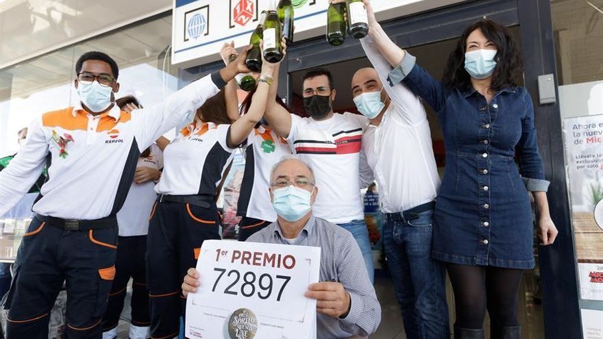 'La Chasnera', la gasolinera de la suerte de Tenerife, otra vez epicentro de los premios de la Lotería de Navidad