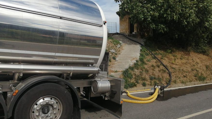 La sequía obliga a un municipio vizcaíno a importar 200.000 litros de agua al día en camiones desde Cantabria