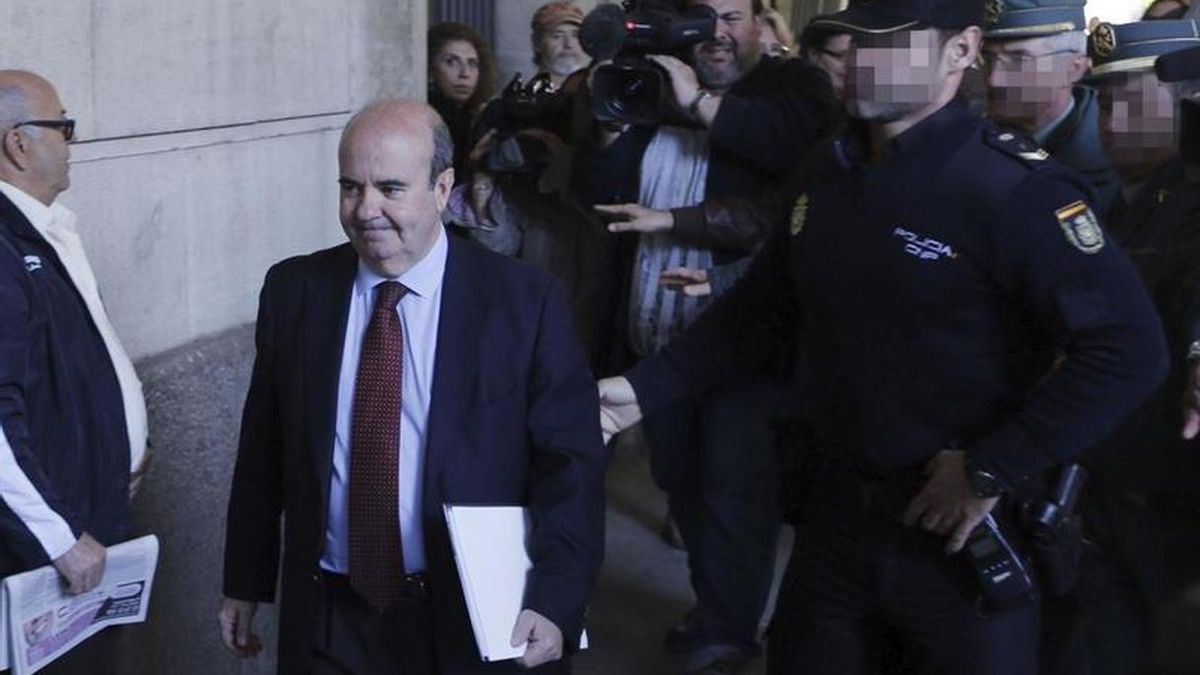 La juez imputó por error a Zarrías en la pieza de sobrecomisiones de los ERE