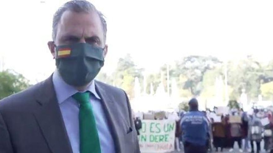 Ortega Smith agita la xenofobia en una concentración de familias de la Cañada Real que pedía el fin de los cortes de luz