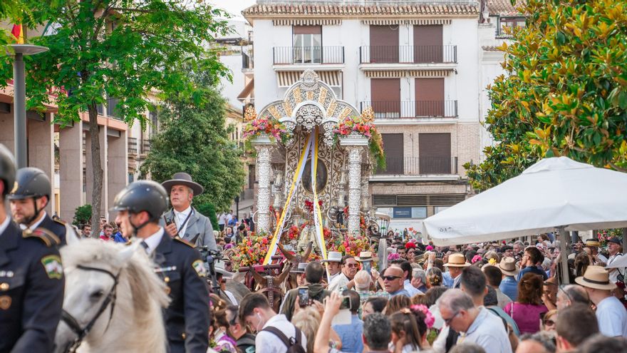 La salida de la Hermandad del Rocío de Córdoba, en imágenes