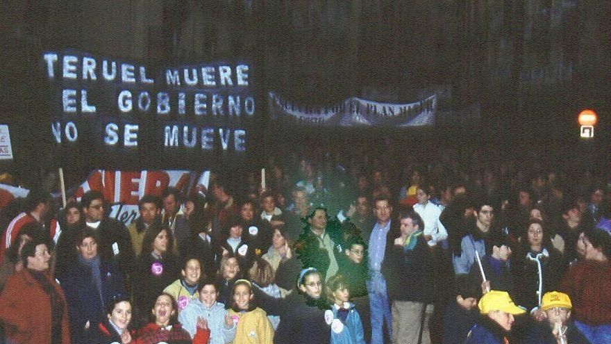 Imagen histórica de una de las concentraciones de Teruel Existe en 2000