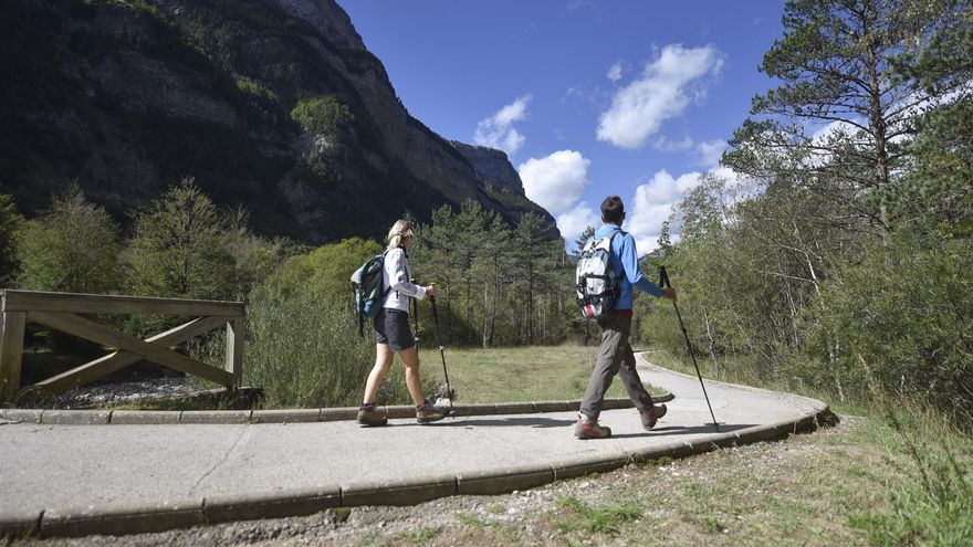 Aragón despliega un contingente de más de 800 informadores para reforzar la seguridad en la montaña este verano