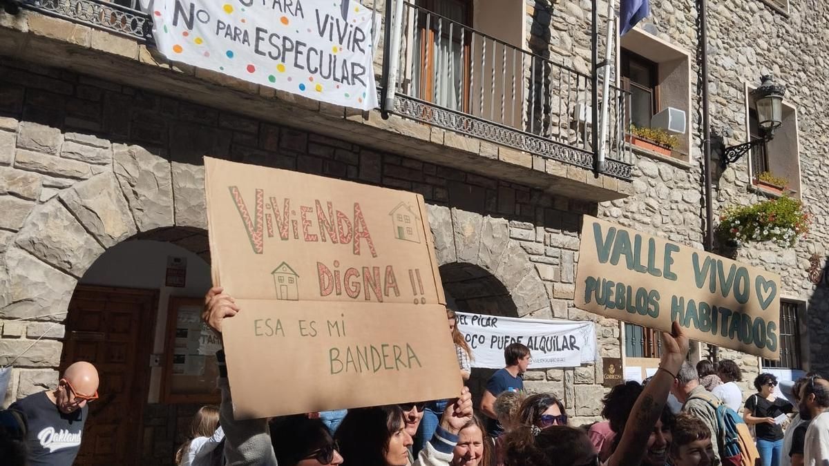 El telecabina de Benasque: un millonario gasto público desbloquea un sector con 1.162 pisos que llevaba décadas parado