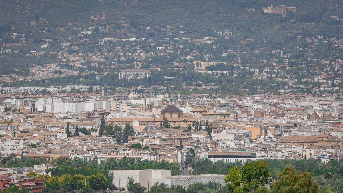 Córdoba bajo el humo del incendio en Huelva