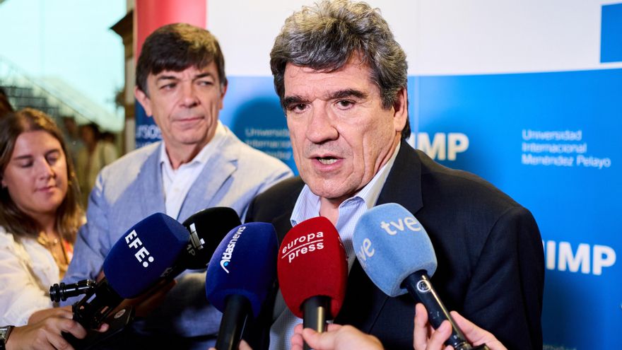 El gobernador del Banco de España, José Luis Escrivá, en declaraciones a los medios en la Universidad Internacional Menéndez Pelayo (UIMP)