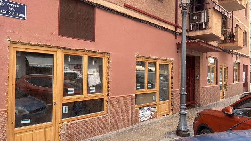 Vecinos de València se alzan contra las obras en bajos turísticos: denuncian irregularidades y trabajos sin consultar