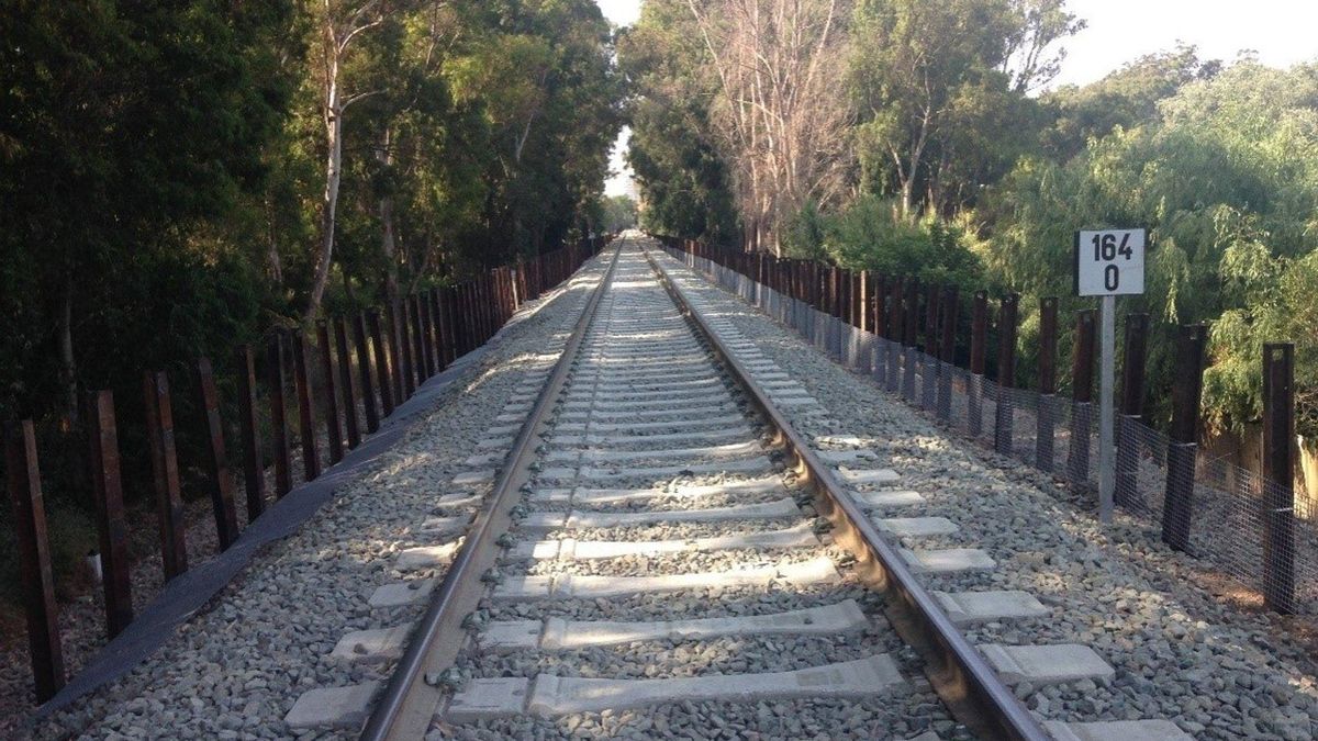 Adif licita la instalación de cerramientos en la red ferroviaria convencional en Córdoba