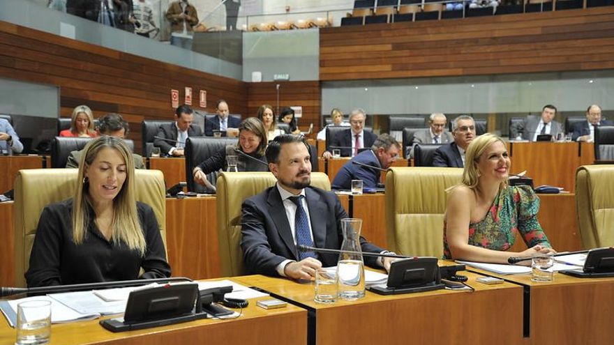 Guardiola convoca a la oposición para negociar los presupuestos, pero Vox anuncia un plantón por Gallardo