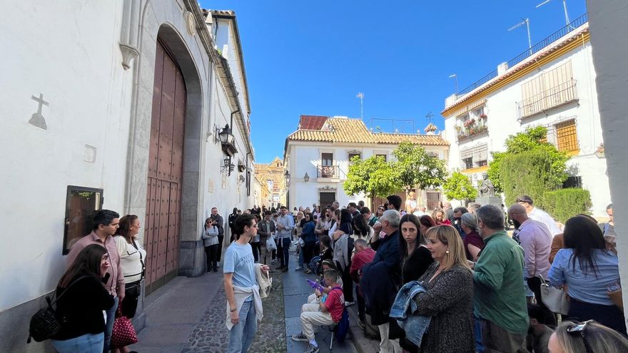 Público ante la salida del Nazareno.
