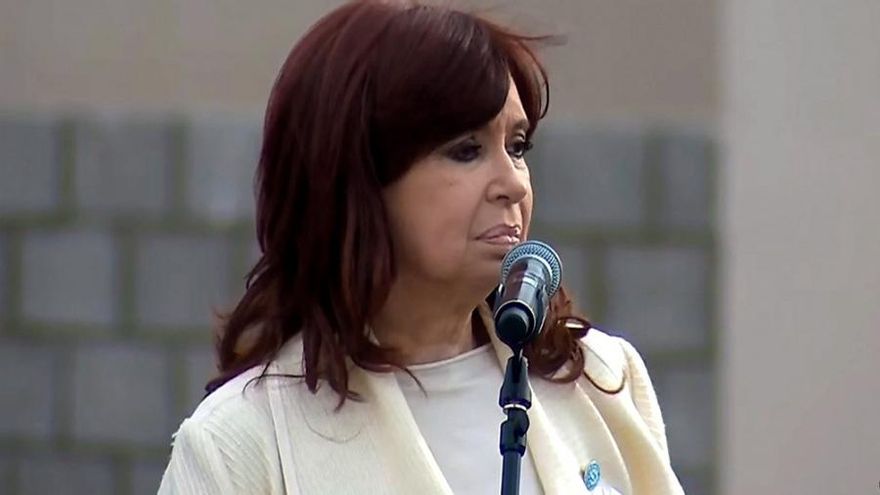 Vialidad: Cristina Kirchner pedirá apartar al fiscal y al presidente del Tribunal por "jugar al fútbol en la quinta de Macri"