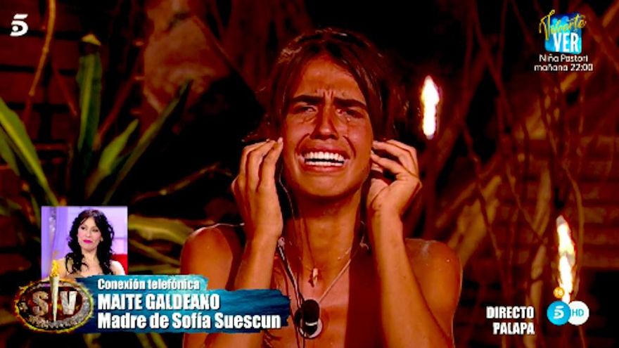 Sofía llora mientras escucha a su madre