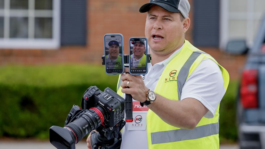 Un juez migratorio otorga fianza al periodista salvadoreño Mario Guevara, detenido en EEUU