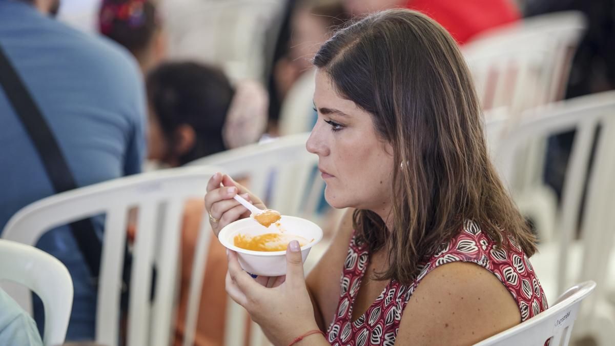 Salmorejá y ambiente en la Velá el día de la Fuensanta