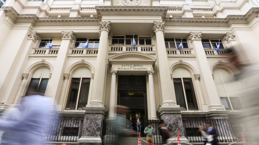 El Banco Central vendió 123 millones de dólares y acumula un saldo negativo superior a 600 millones en junio