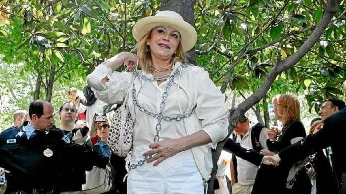 Cuando la baronesa Thyssen se unió a los ecologistas para encadenarse a un árbol: 20 años del primer 'no a la tala' en Madrid